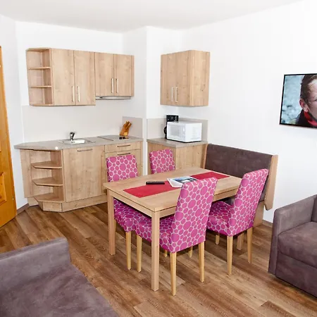 Mitteregger - Place In Town Kaprun