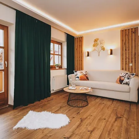 Mitteregger - Place In Town Kaprun