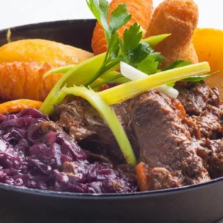 Mitteregger - Place In Town Kaprun