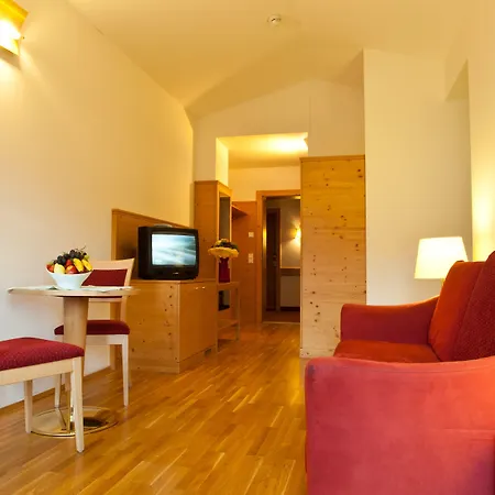 Mitteregger -best Place In Town With Summercard And Breakfast Hotel Kaprun