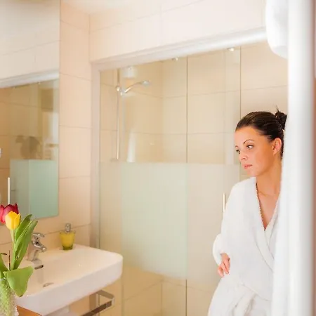 Mitteregger - Place In Town With Summercard Included 卡普伦