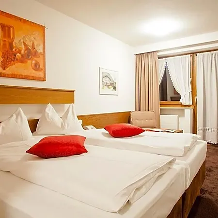 Hotel Mitteregger -best Place In Town With Summercard And Breakfast 3*