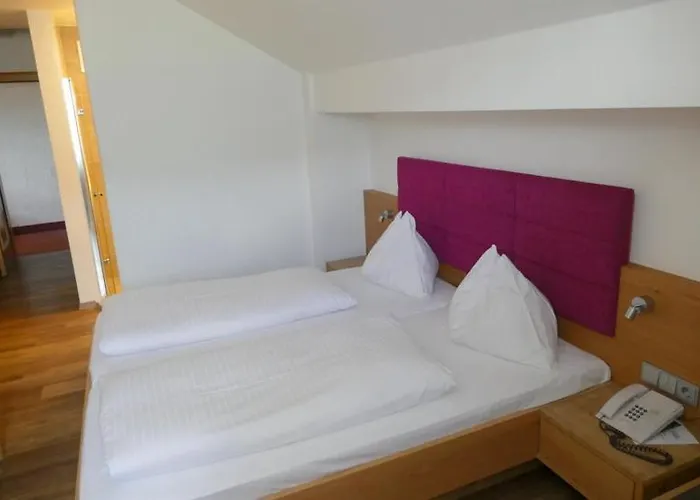 Hotel Mitteregger - Place In Town Kaprun