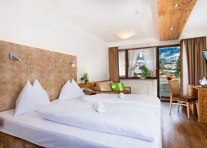 Hotel Mitteregger - Place In Town Kaprun